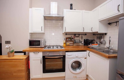 City Centre Glasgow Apartment | Bright Flat Near Glasgow City Center