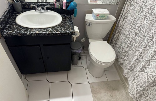 Richmond City Centre Condo | Bright Furnished Bedroom for Rent, Richmond Central location
