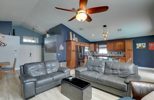 Lakeview Village House | Bright Getaway w/Ski Lake, 11 Miles to Dtwn Tampa