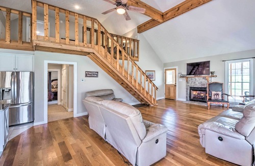 Hadley Cabin | Bright ‘Green Gables’ Cabin: Hike, Swim & BBQ