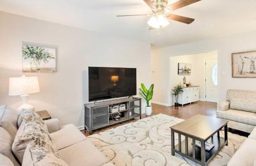Hinesville House | Bright Hinesville Home, 43 Mi to Savannah!