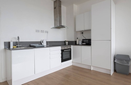 Smethwick Apartment | Bright home near The Hawthorns Station
