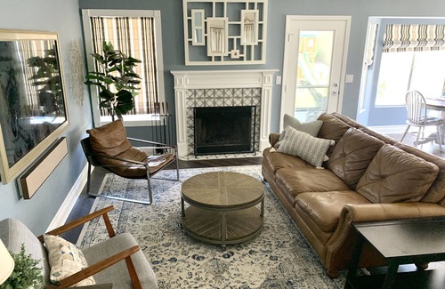 Encanto Neighborhood House | Bright home with open floor plan and vaulted ceilings