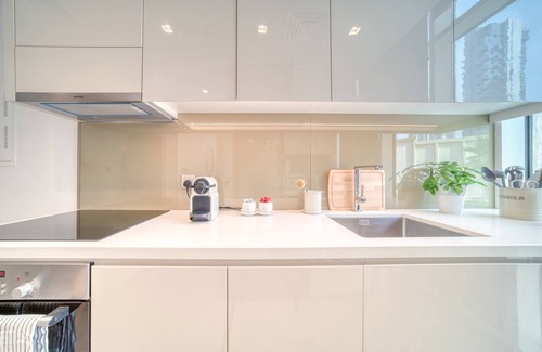 Jumeirah Lake Towers Apartment | Bright & Homey Studio Apartment in JLT