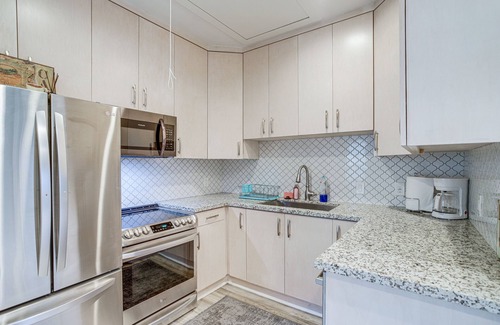 Greater Heights Apartment | Bright Houston Retreat - 8 Mi to Downtown