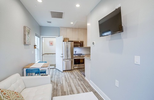 Greater Heights Apartment | Bright Houston Retreat - 8 Mi to Downtown