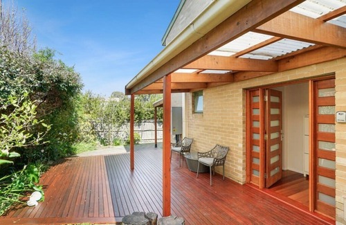 Balwyn House | Bright & Lovely @ Balwyn Townhouse w/parking, BBQ