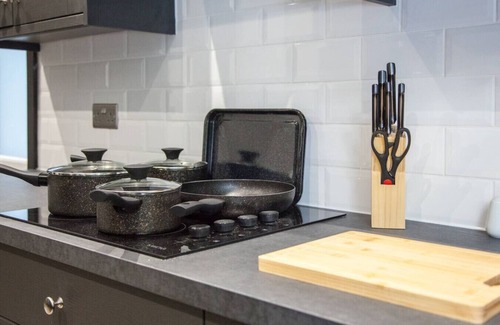 Manchester House | Bright & Modern Manchester Home | Free Parking