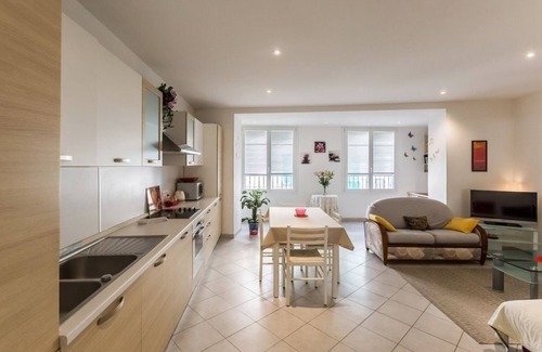 Antibes City Centre Apartment | Bright, modern apartment in town center, 2 bedrooms, air conditioning, Wi-Fi
