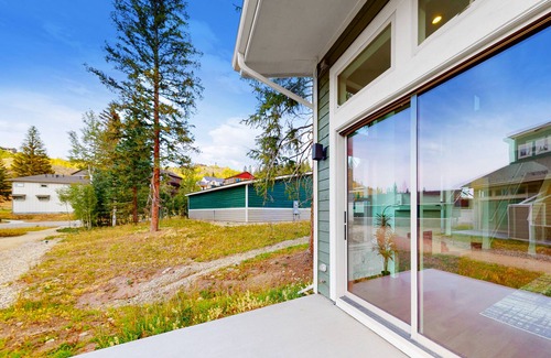Rendezvous House | Bright & Modern Cabin Near Hiking Trails w/Private Washer/Dryer, WiFi, & Patio