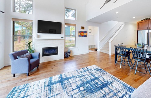 Rendezvous House | Bright & Modern Cabin Near Hiking Trails w/Private Washer/Dryer, WiFi, & Patio