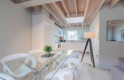 Farringdon Apartment | Bright & Modern Holborn Apartment – Central Location