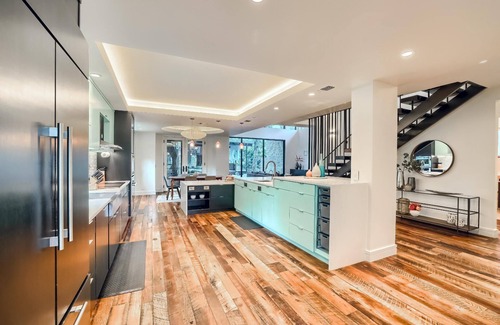 Zilker Villa | Bright Modern Villa with Guest house.