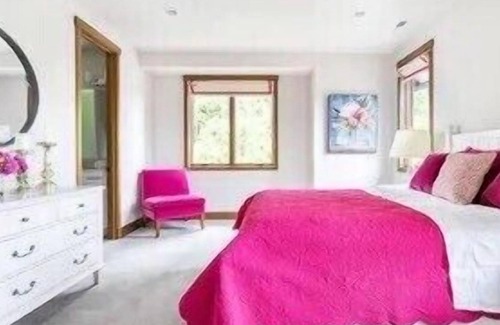 Maltby Villa | Bright , monden and golf course house