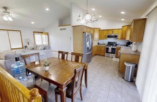 Hays House | Bright 'n' Beautiful! 5 bedrooms 3 restrooms