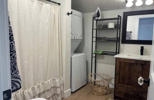 Nampa House | Bright, new country guesthouse - entire, separate apartment to yourself!