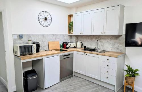 Amersham Apartment | Bright one bedroom apartment with garden