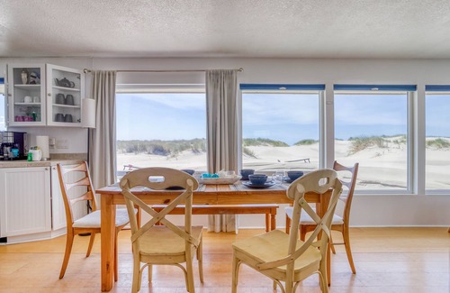 Bayshore House | Bright, Open, Updated Single-Level Oceanfront Home Right on Beach with Game Room
