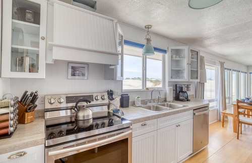 Bayshore House | Bright, Open, Updated Single-Level Oceanfront Home Right on Beach with Game Room