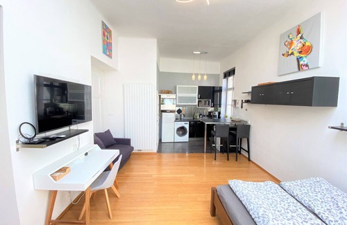 Mala Strana Apartment | Bright rooftop Studio with huge Terrace - Air-con