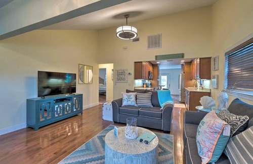 South Sarasota Cottage | Bright Sarasota Bungalow - 5 Mi to Siesta Beach!