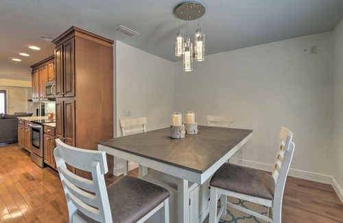 South Sarasota Cottage | Bright Sarasota Bungalow - 5 Mi to Siesta Beach!