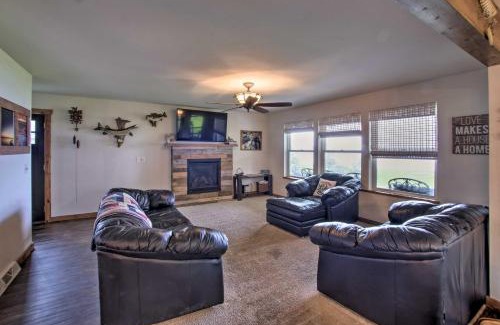 Cecil House | Bright Shawano Lake Oasis - Walk to Boat Launch!