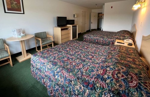 Red Bud Bed & Breakfast | Bright Single King Suite in the Heart of Red Bud!