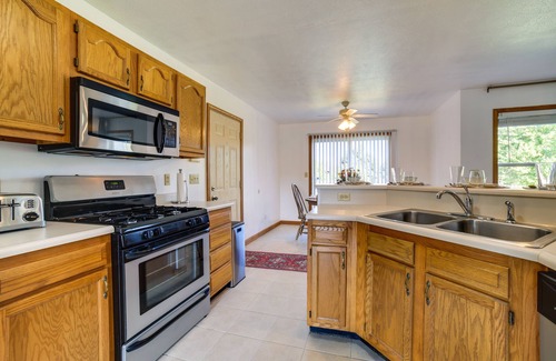South Bend House | Bright South Bend Home ~ 4 Mi to Notre Dame!