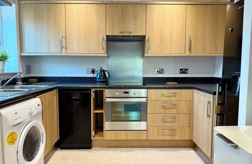 High Wycombe Apartment | Bright & Spacious 1-Bed Apartment with Balcony & Private Parking
