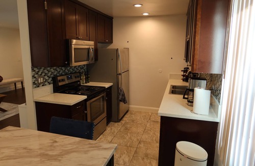 Los Angeles Condo | BRIGHT & SPACIOUS 3BR CONDO NEAR LAX + POOL, PARKING & YOGA ROOM!