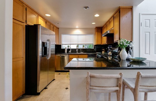 Marina Peninsula Condo | Bright spacious 4 bedroom penthouse steps to the beach