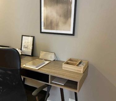 Valderhaugstranda Apartment | Bright & Spacious Apartment by the Sea, Free Parking, 10min to Airport, 12min to Ålesund