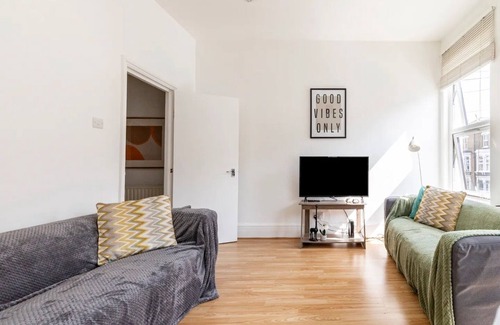 Coldharbour Apartment | Bright & Spacious comfy 3 bed apartment in Brixtonn