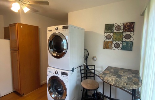 Lochearn House | Bright & Spacious – Large Rooms, Workspace, Laundry:20mins Downtown Baltimore