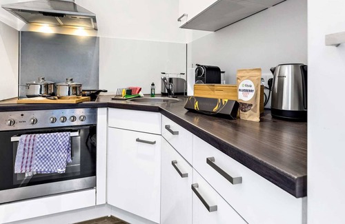 Antonviertel Apartment | ☆BRIGHT: Spacious Studio for 4 | Kitchen | Parking