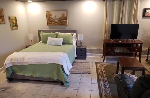 Gastonia House | Bright & Spacious Studio Close to CLT Airport