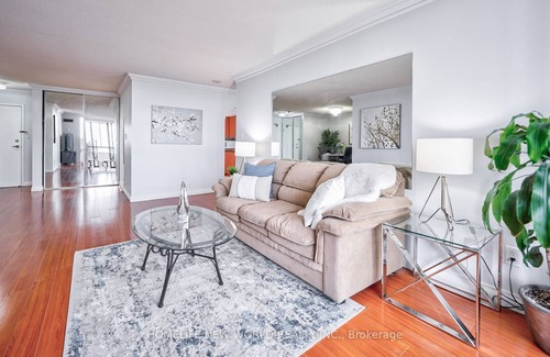 Steeles Condo | Bright specious 3 bedrooms condo close to amenities