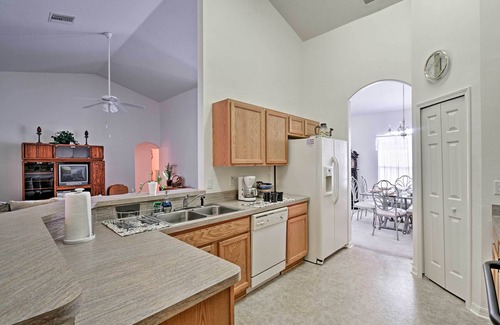 Spring Hill House | Bright Spring Hill Home: 5 Mi to Weeki Wachee Park