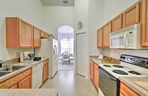 Spring Hill House | Bright Spring Hill Home: 5 Mi to Weeki Wachee Park