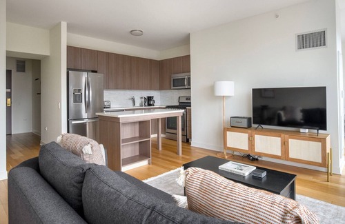 Streeterville Apartment | Bright Streeterville Jr 1BR w/Steam Room, nr Riverwalk, by Blueground