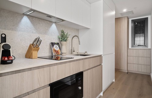 North Fremantle Apartment | Bright Studio Stay in North Fremantle with Views