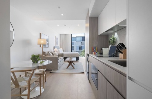North Fremantle Apartment | Bright Studio with Rooftop BBQ in Fremantle
