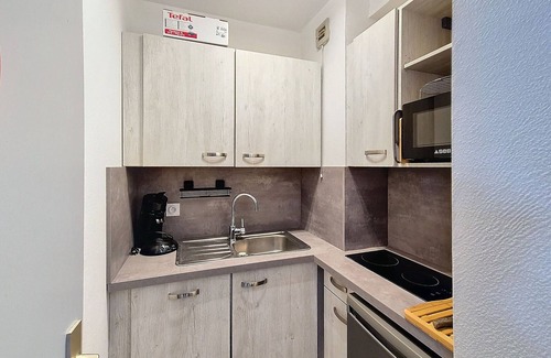 La Toussuire Apartment | Bright studio for 5, 50m from slopes with sunny balconies