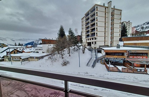 La Toussuire Apartment | Bright studio for 5, 50m from slopes with sunny balconies