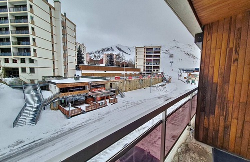 La Toussuire Apartment | Bright studio for 5, 50m from slopes with sunny balconies