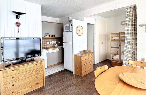 Villarembert Apartment | Bright Studio in Central Villarembert · Balcony with Slope Views · Pool Access · Ski-In/Ski-Out