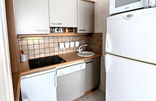 Villarembert Apartment | Bright Studio in Central Villarembert · Balcony with Slope Views · Pool Access · Ski-In/Ski-Out