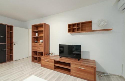 Bucharest Apartment | Bright Studio near Alba Iulia Square with WiFi