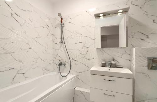 Bucharest Apartment | Bright Studio near Alba Iulia Square with WiFi